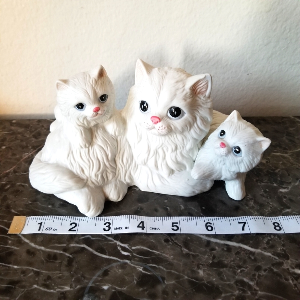 Home interiors/Homeco White Persian Mom Cat&baby Kitties porcelain figurines